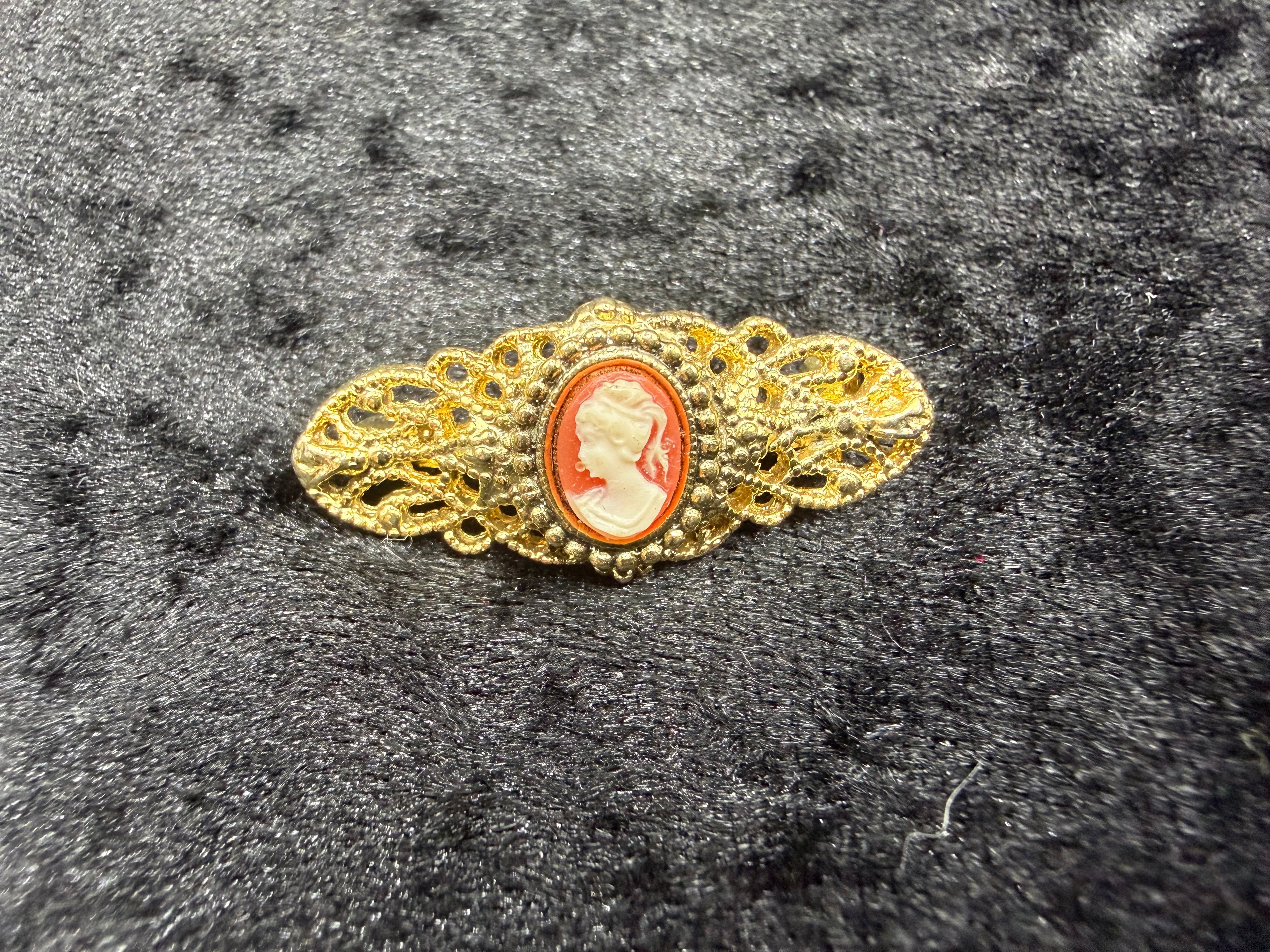 Vintage Gold Cameo Pin